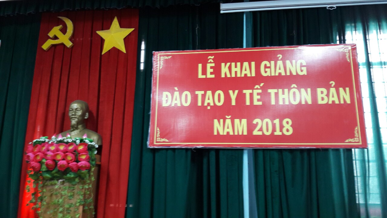 Hình ảnh khai giảng lớp y tế thôn bản năm 2018