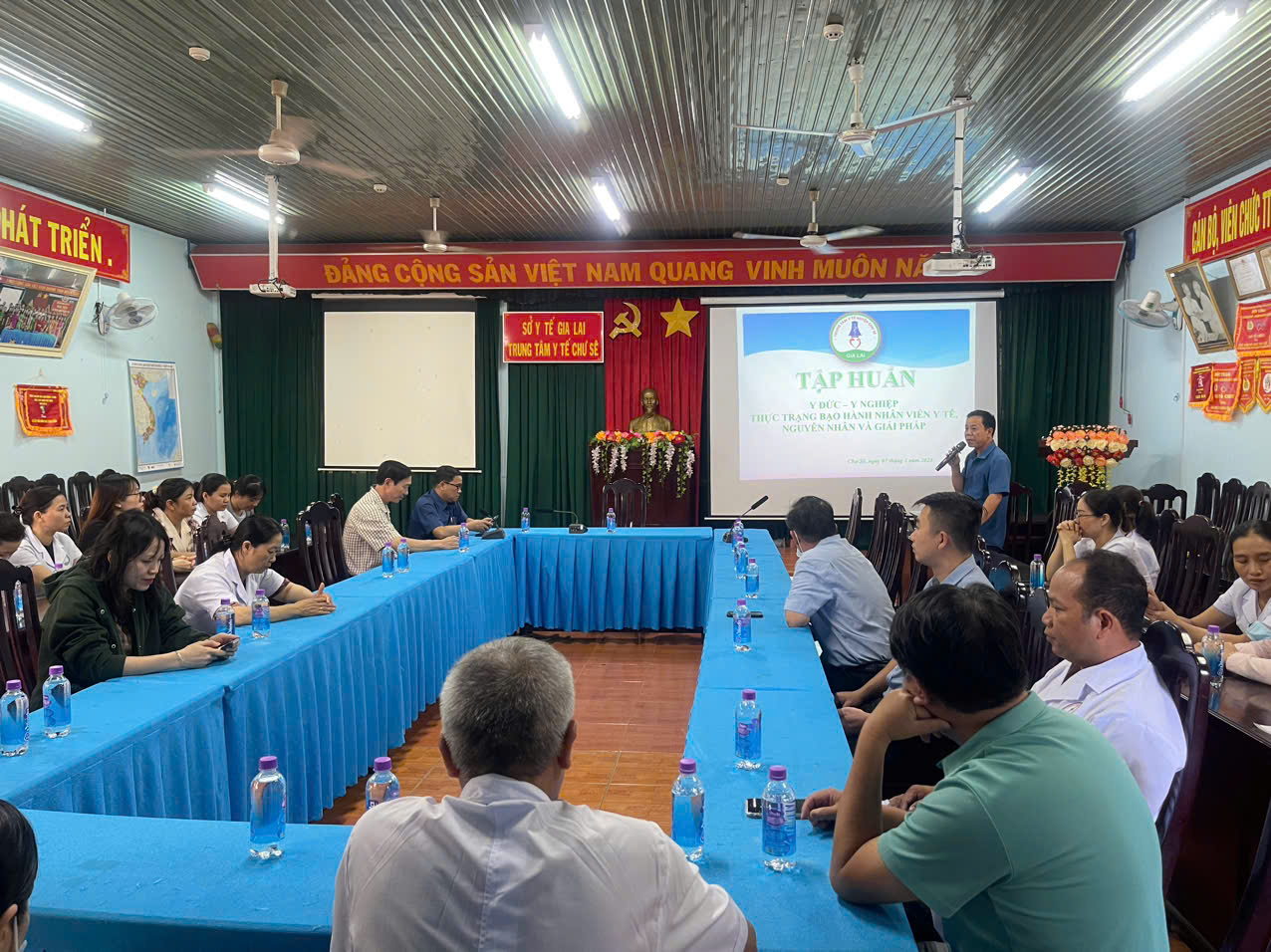 TẬP HUẤN KỸ NĂNG GIAO TIẾP ỨNG XỬ CHO NHÂN VIÊN Y TẾ