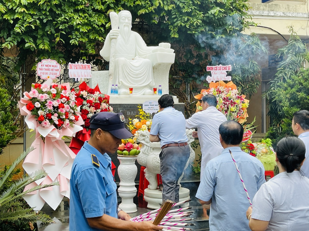 LỄ DÂNG HƯƠNG KỶ NIỆM 27/2 TẠI TRUNG TÂM Y TẾ CHƯ SÊ